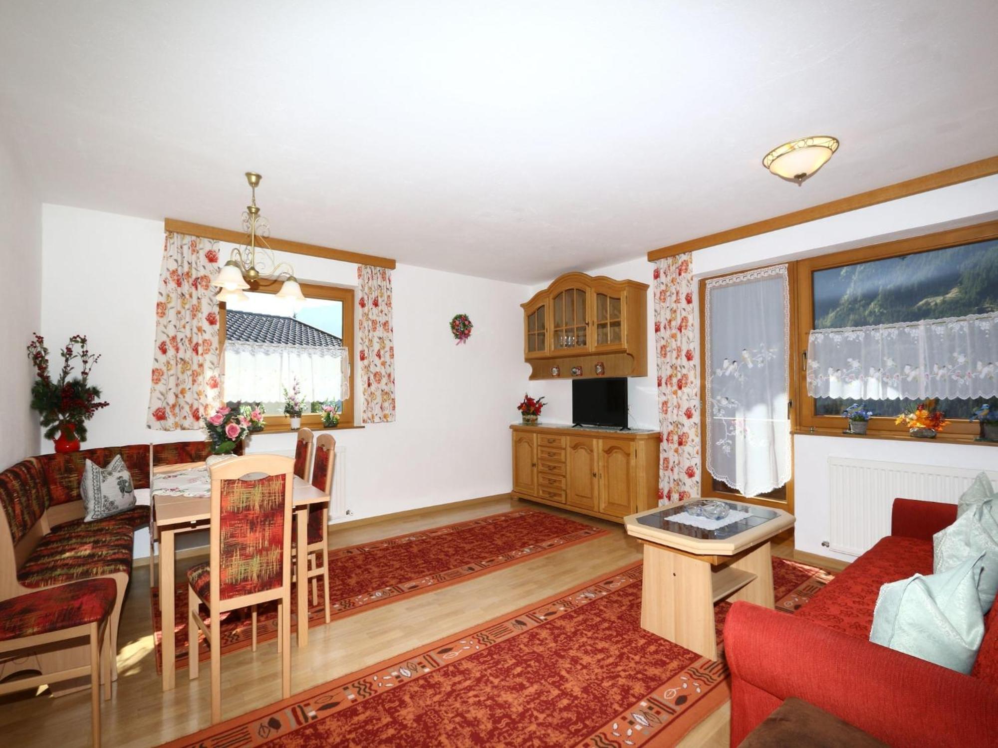 Apartment In Mayrhofen With A Balcony ภายนอก รูปภาพ