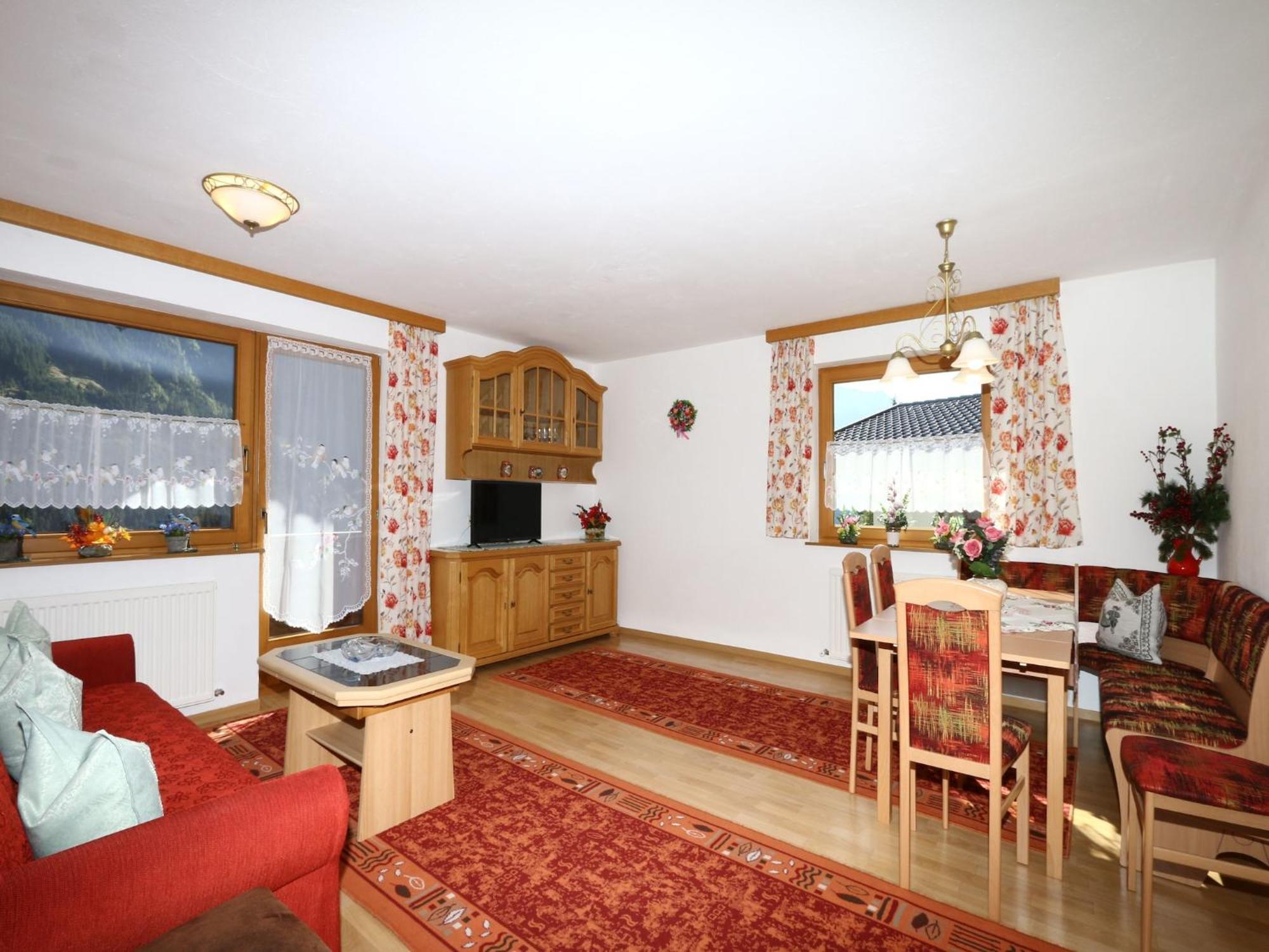 Apartment In Mayrhofen With A Balcony ภายนอก รูปภาพ