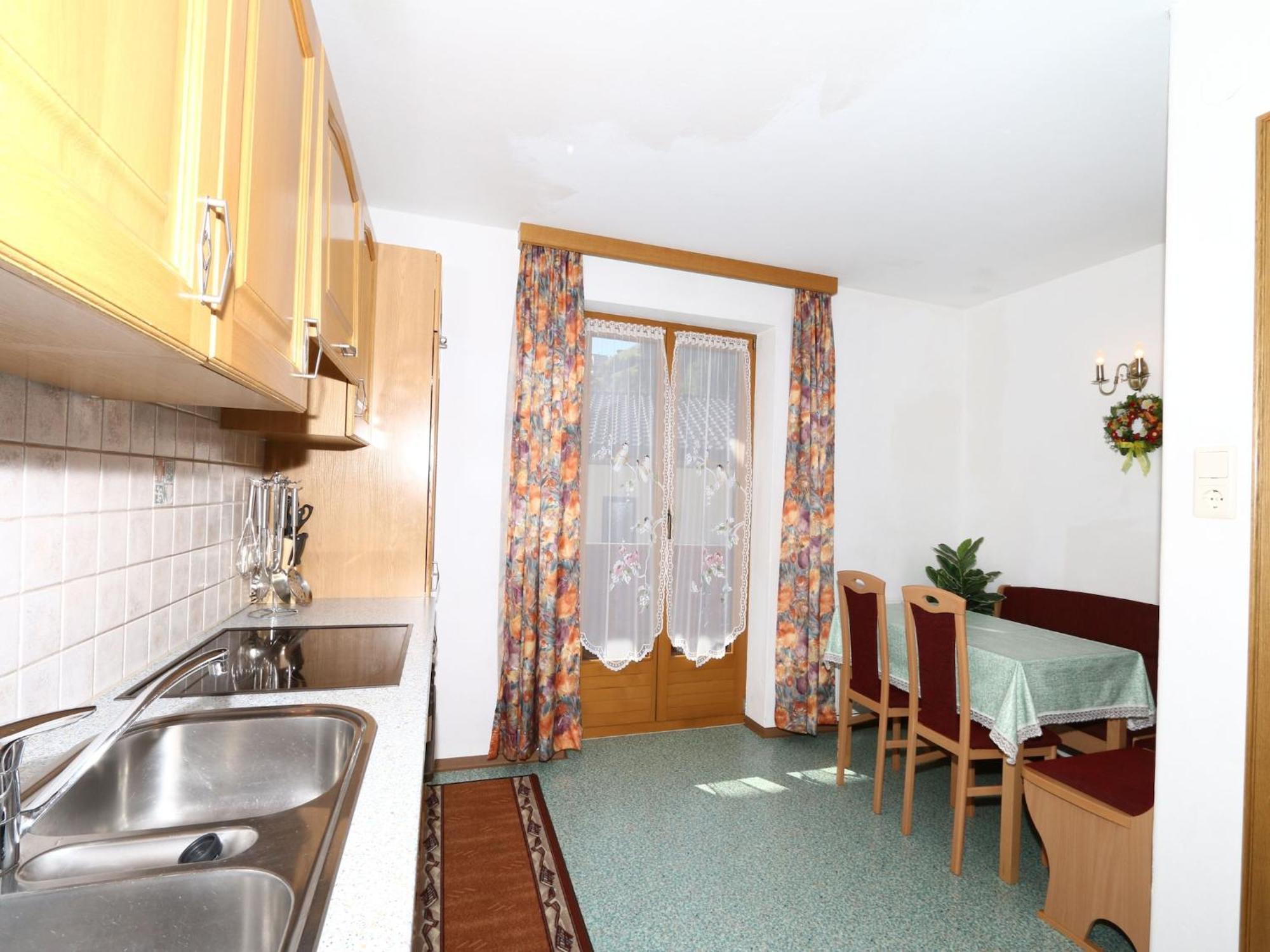 Apartment In Mayrhofen With A Balcony ภายนอก รูปภาพ