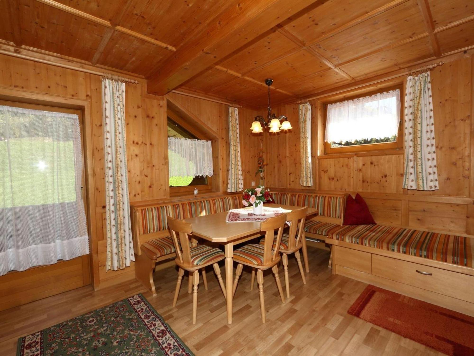 Apartment In Mayrhofen With A Balcony ภายนอก รูปภาพ